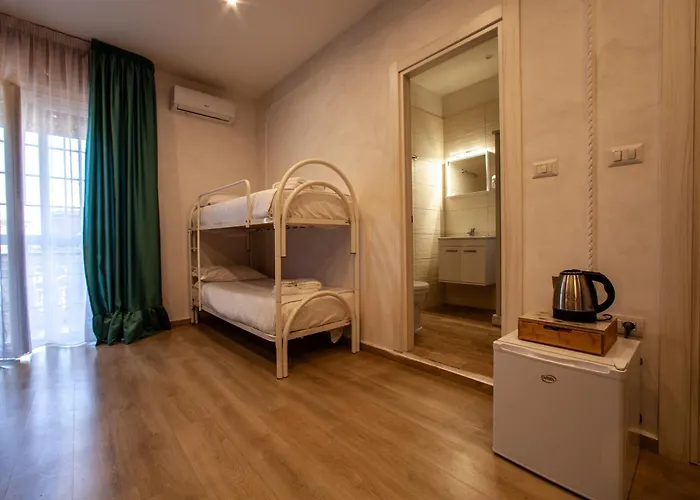 Easy Boarding ゲストハウス ナポリ